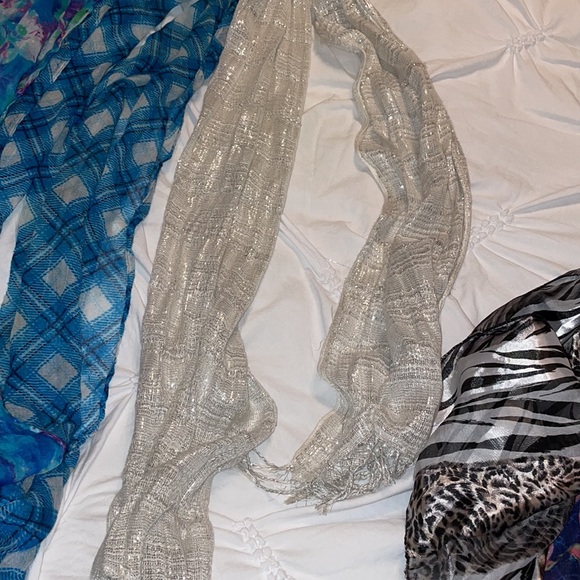 Bundle of 8 youth scarfs - Justice and other various - Picture 6 of 13